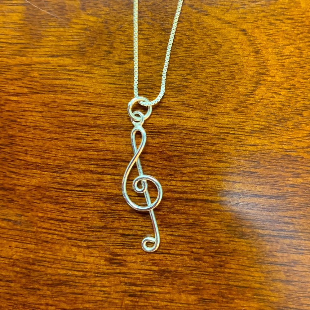 Sterling silver treble clef pendant necklace